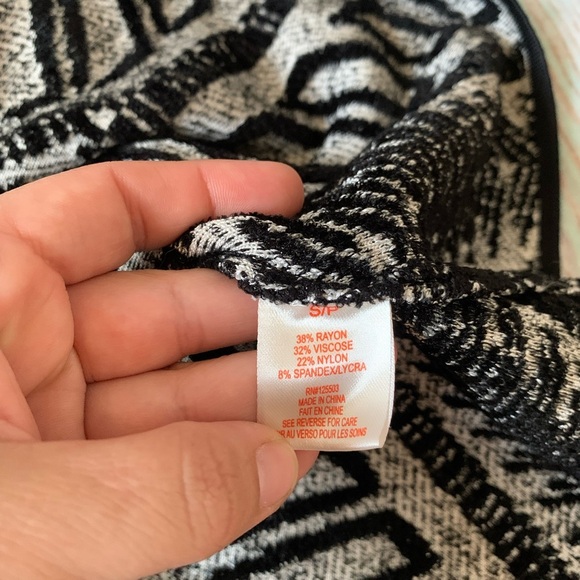 Stylish Black and White Patterned mini Dress - Picture 9 of 9